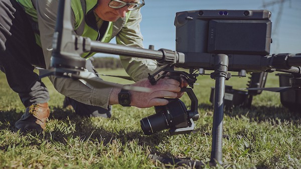 Matrice-300-RTK-and-the-3-axis-stabilised-gimbal-on-the-Zenmuse-P1